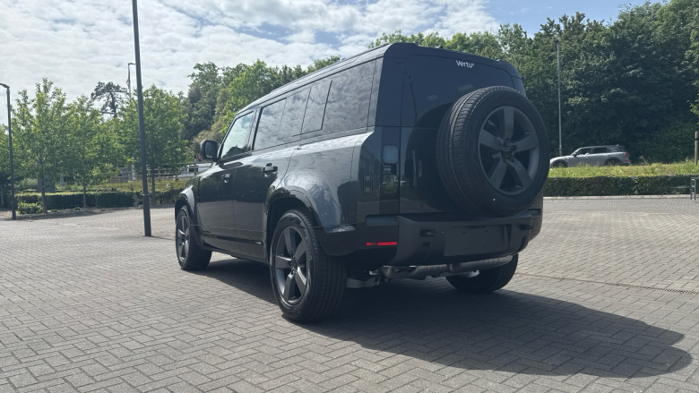Land Rover Defender 3.0 D250 X-Dynamic SE 110 5dr Auto Diesel Estate